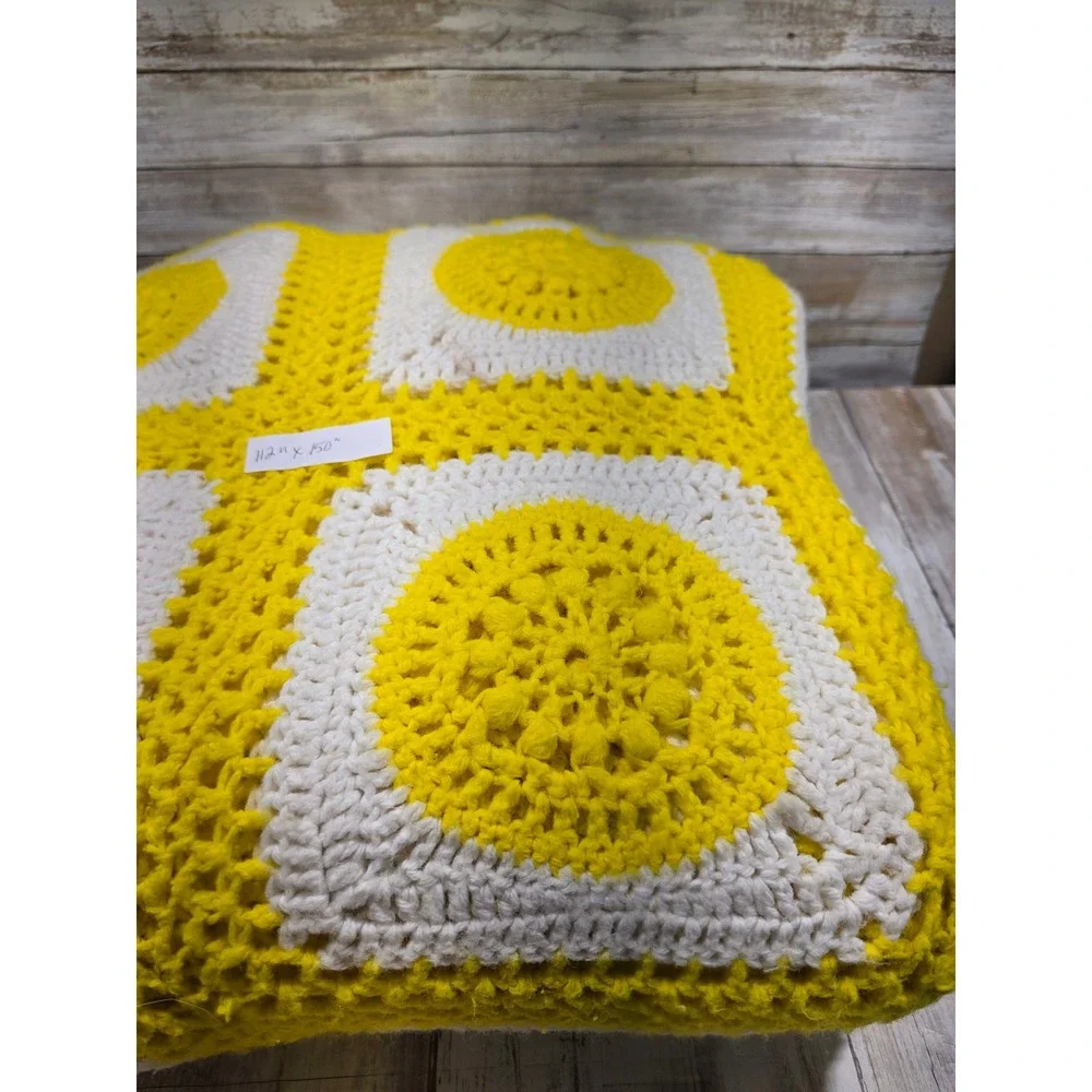 Handmade Crochet Afghan Blanket Yellow White Sunburst Granny Square 112x150‎